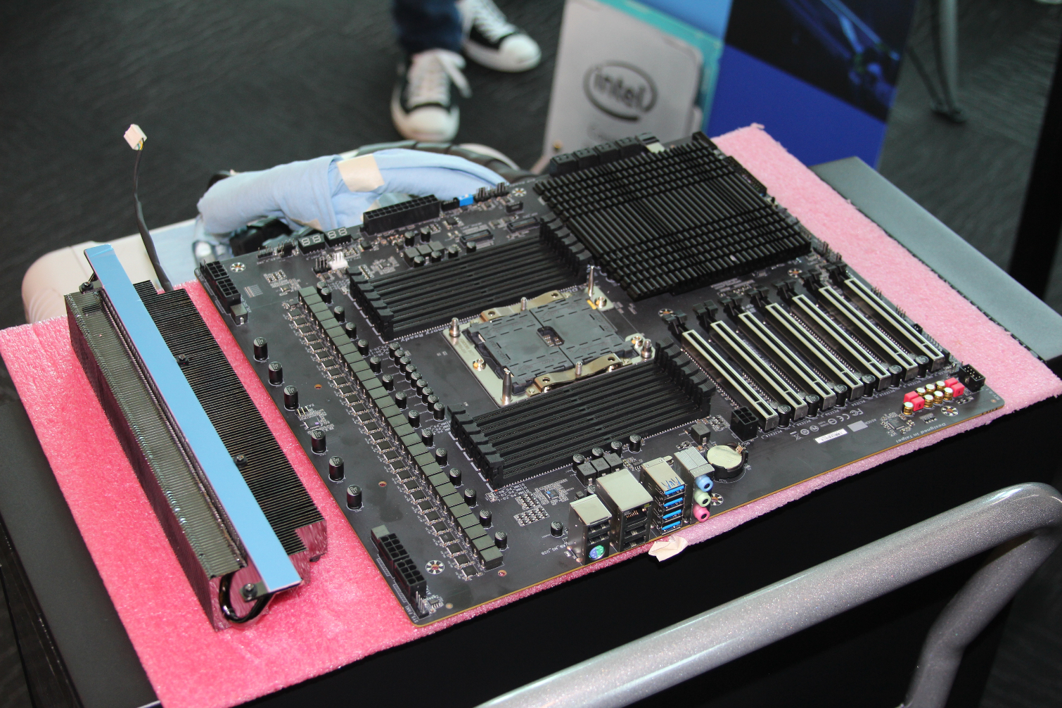 Intel 28-Core Demo